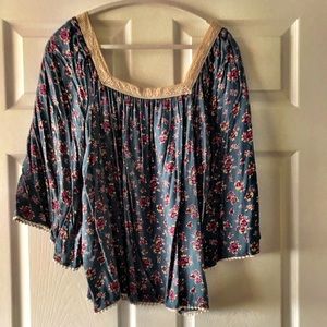 Women’s boho style flowy shirt